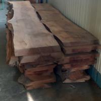 Tavole in abete grezzo con bordo vivo