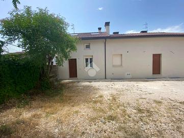 3 LOCALI A L'AQUILA