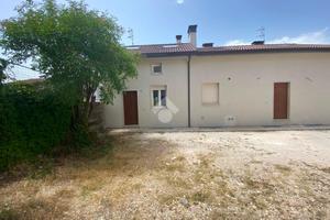 3 LOCALI A L'AQUILA