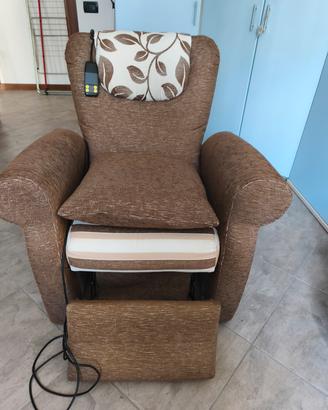 Poltrona relax elettrica  come nuova