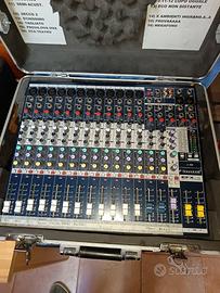 Mixer Soundcraft EFX 12 con effetti Lexicon.