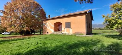 VILLA SINGOLA A VICO NEL LAZIO