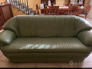 Divano in Pelloe Chatoux d'Ax con Tappeto Grande