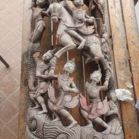 decorazione tailandese intagliata su legno teak