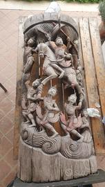 decorazione tailandese intagliata su legno teak