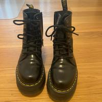 STIVALI PLATFORM Dr Martens