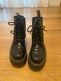 STIVALI PLATFORM Dr Martens