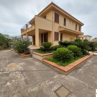 MAGELLANO: PORZIONE VILLA BIFAMILIARE 250MQ