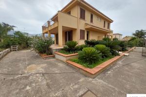 MAGELLANO: PORZIONE VILLA BIFAMILIARE 250MQ