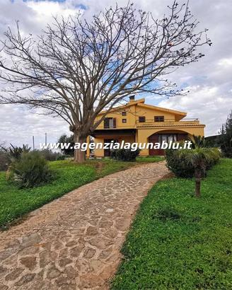 Villa CON PISCINA di 265 mq + Giardino 5000 mq