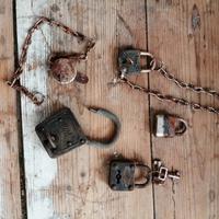 lucchetti antichi.