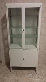 vetrinetta per studio medico 