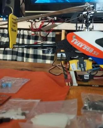 Align T-Rex 250 SE pieno di ricambi Elicottero rc