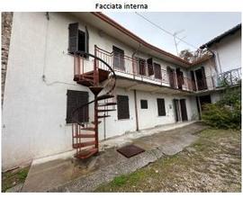 Due appartamenti da ristrutturare con terreno