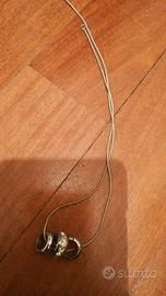 Collana lunga con pendente ad anelli e strass