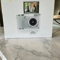 Fotocamera digitale con schermo rotante nuova