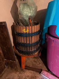 Torchio tini in polietilene macina uva