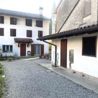 CASA IN LINEA DI TESTA CON BEL GIARDINO E GARAG...