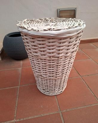 cesto in vimini per biancheria