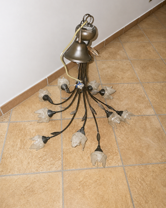 Lampadario classico a 10 luci con 2 lumi da comodi