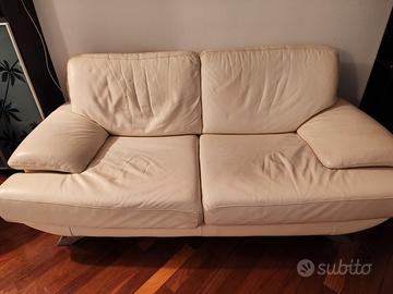 Divano pelle con pouf