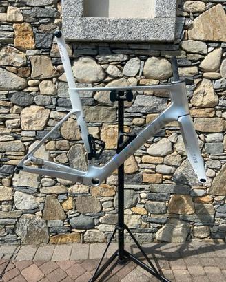 FACTOR OSTRO VAM ARTIC CHROME 2026 Frameset