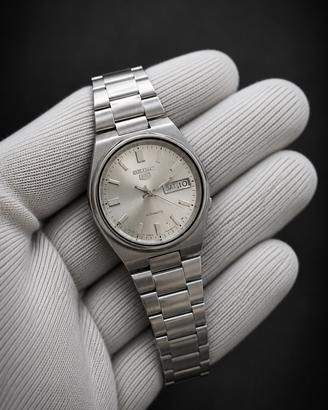 Vintage Seiko 5 Sport Day Date 7009 | Silver Dial