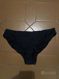 Slip nero nuovo.