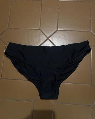 Slip nero nuovo.
