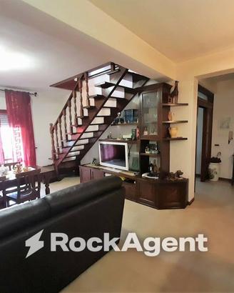 Appartamento di 141 m² con 5 locali e box auto a A