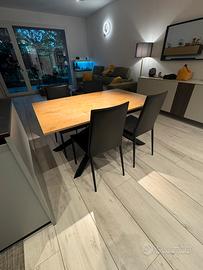 Tavolo allungabile stile industrial con 4 sedie