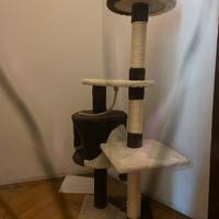 Tiragraffi per gatti con cuccia a piu livelli