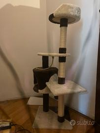Tiragraffi per gatti con cuccia a piu livelli
