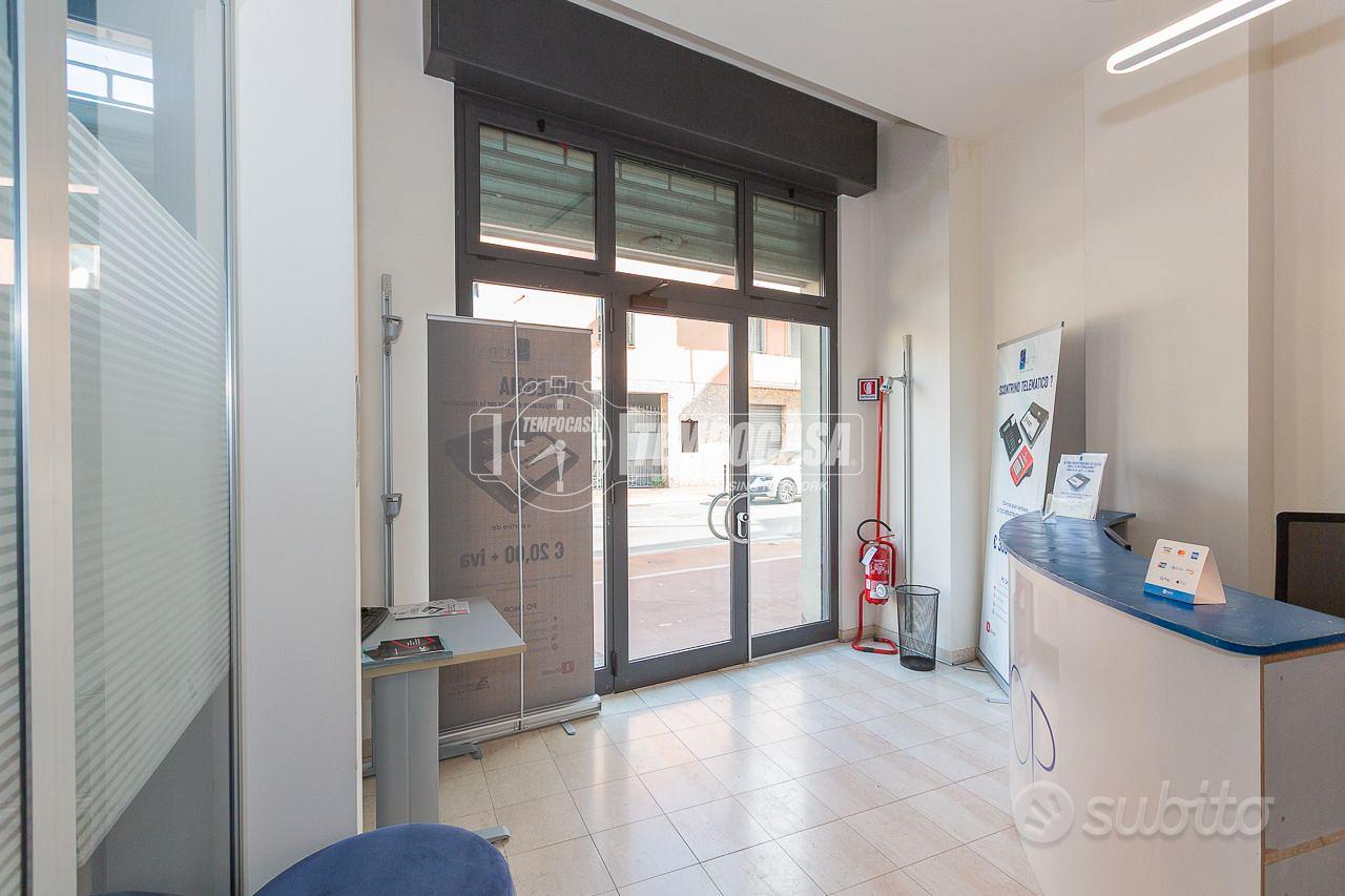 Ampio negozio di 420 mq con tre vetrine - Vista 2