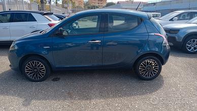 Lancia Ypsilon 1.0 FireFly 5 porte S&S Hybrid Albe
