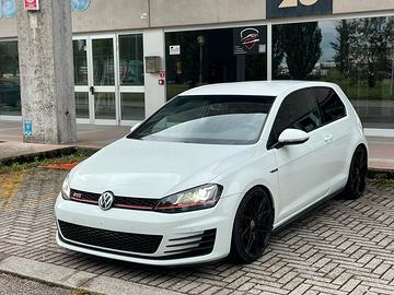 Volkswagen Golf GTI Performance 2.0 TSI 3p. 230cv