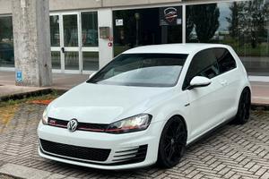 Volkswagen Golf GTI Performance 2.0 TSI 3p. 230cv