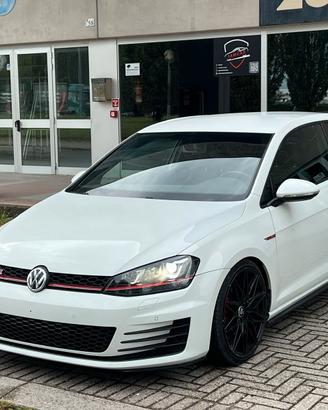 Volkswagen Golf GTI Performance 2.0 TSI 3p. 230cv