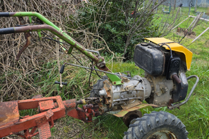 Motozappa con carrello trazionato
