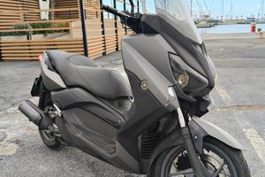 Yamaha X-Max 250 pronto all'uso