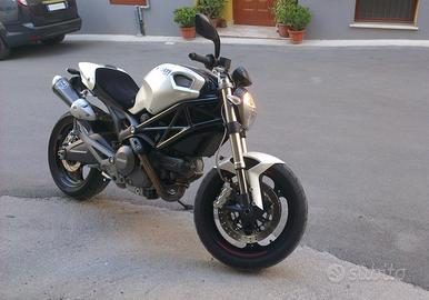 Ducati Monster 696 +
