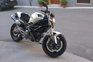 Ducati Monster 696 +