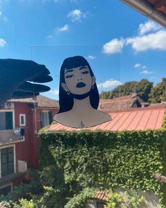 Arte su plexiglass ritratto ragazza con tatuaggi