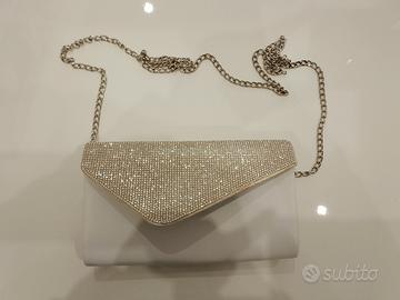 Pochette elegante bianca con catena 
