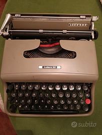 Macchina da scrivere Olivetti lettera 22