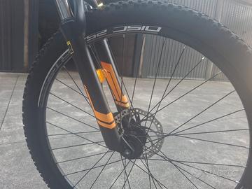 bicicletta Mountain bike 