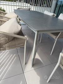 Tavolo esterno pietra naturale e alluminio beige
