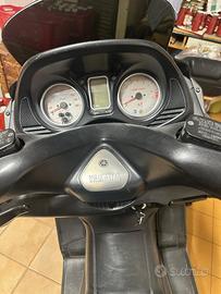 Scooter t max cilindrata 500