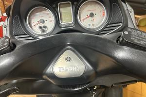 Scooter t max cilindrata 500