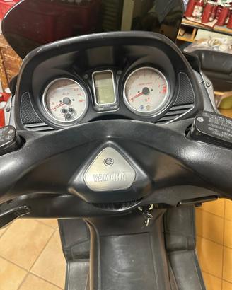 Scooter t max cilindrata 500